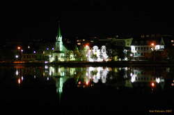 Frikirkjan and the national gallery at night
