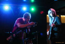 Mid song string change
