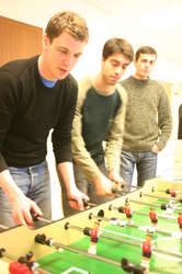 Simmi and Fernando play, Björn watches

