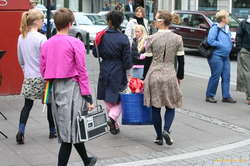 The Samyrkjar picnic group heads out
