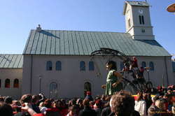Royal de Luxe on Austurvöllur
