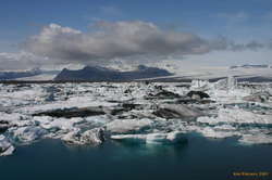 Black clouds in the white sky, white clouds in the blue sky
