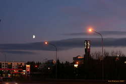 Moonrise over kringlan
