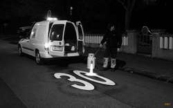 Street marking, not for children
