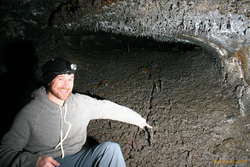 Matt in Sængukonuhellir
