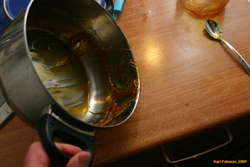 Sticky pot
