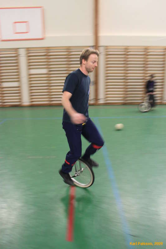 Gisli speeds past
