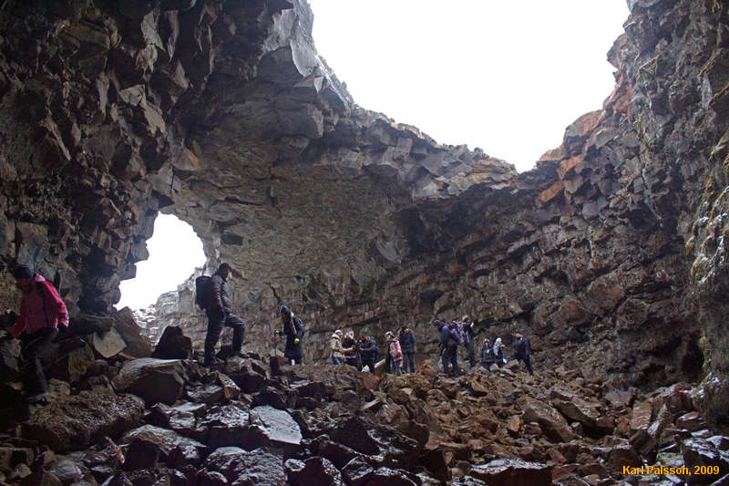 Descending into Víðgelmir
