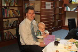 Gunnar babysitting