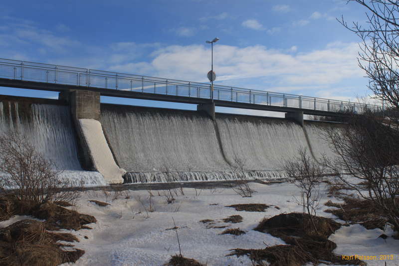Snow on the weir
